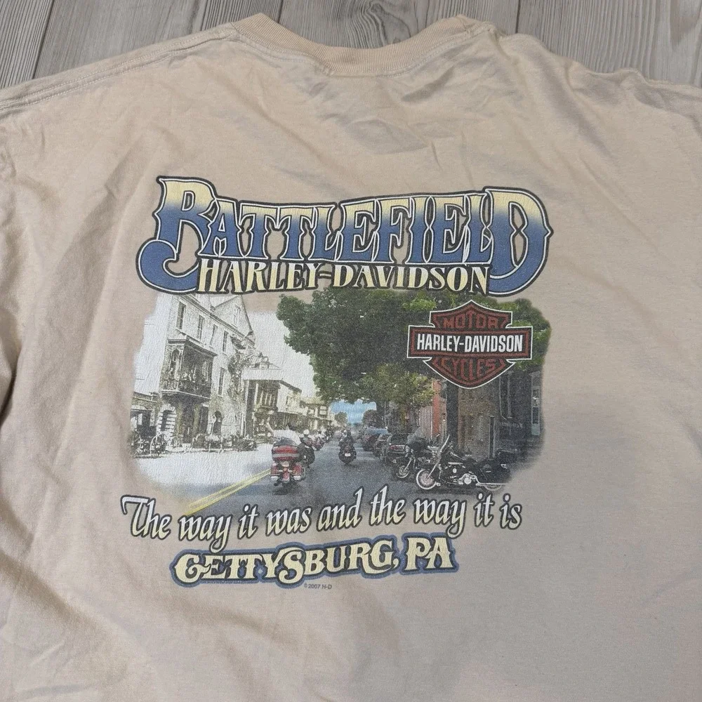 Harley Davidson T Shirt Men's XL Chasing Tail Beige Tan New Castle Delaware‎